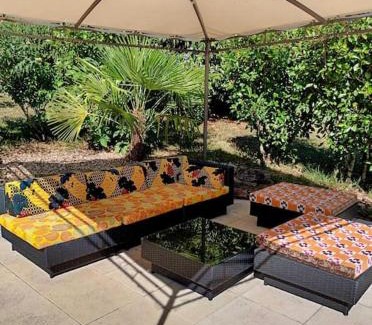 Crespin House | Gîte 'à la campagne' met gedeeld zwembad.