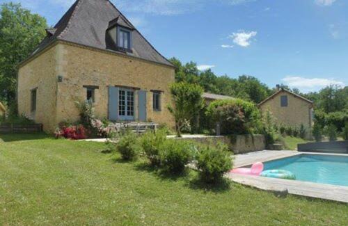 Sainte-Alvere-Saint-Laurent-les-Batons House | Gîte à la ferme avec piscine