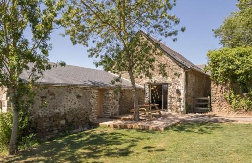 La Chapelle-Saint-Sauveur House | Gîte écolabel entre Angers et Loire, piscine chauffée, jardin clos, calme et charme authentique - FR-1-306-847