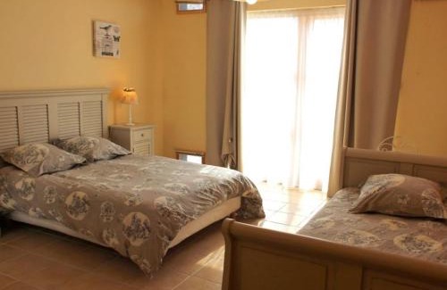 Mesples House | Gîte éco-responsable avec jardin, internet, chambres équipées et adaptés PMR - FR-1-489-484