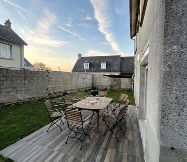 Montfarville Villa | Gîte équipé 1 à 8 personnes modulable lire hôte