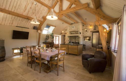 Antully House | Gîte 2 La grange des hirondelles 3 lits doubles 6 adultes situé entre Bourgogne MORVAN et Vignoble Maison entière labellisée à Gîte de France sous 71 G 2005 labellisé 3 épis - Loft grand volume dans corps de ferme rénovée ANTULLY chez MAYMARD Yannick
