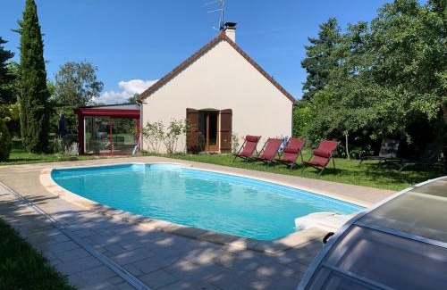 Avermes House | Gîte 3 étoiles les Gourlines avec balneo, véranda, piscine et garage