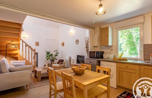 Tierce House | Gîte accueillant avec piscine chauffée à partager, près d'Angers, idéal pour vacances en nature - FR-1-622-44