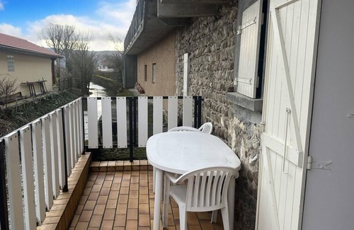 Ambronay House | Gîte Agréable, Situé au Pied des Monts du Bugey. De Nombreuses Possibilités de Promenades et de Visi