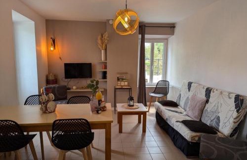 Saint-Maurice-des-Lions House | Gîte au Moulin: confort moderne avec terrasse et WIFI - FR-1-653-271