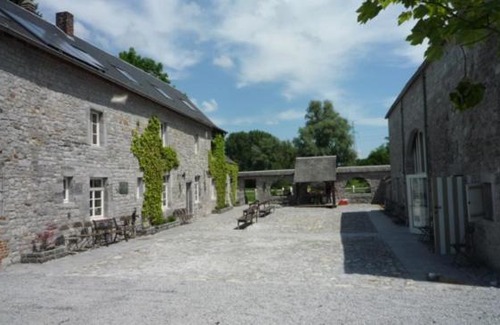 Ohey Apartment | Gîte au Manoir de la Rochette with heated pool