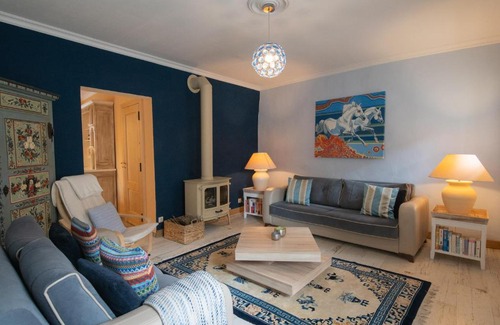 Ohey Apartment | Gîte au Manoir de la Rochette with heated pool