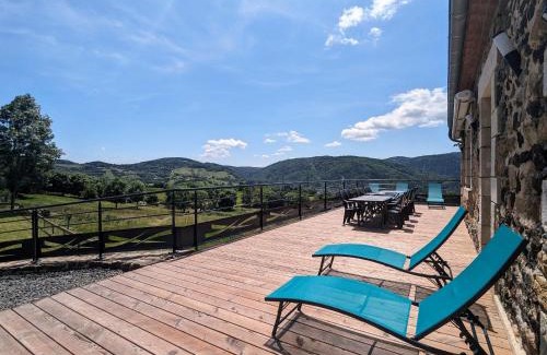 Saint-Privat-d'Allier House | Gîte authentique et confortable avec vaste terrain et vue imprenable à Saint-Privat-d'Allier - FR-1-582-478