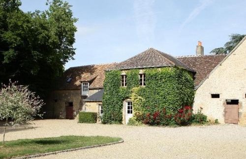 Le Tronchet House | Gîte authentique avec piscine chauffée, parc et chevaux, au cœur d'un château historique - FR-1-410-189