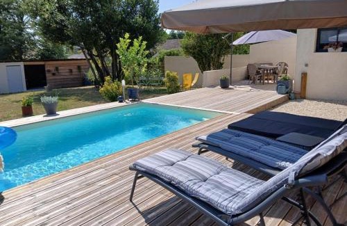 Baignes-Sainte-Radegonde House | Gîte avec piscine chauffée, jardin clos et WiFi à Baignes - FR-1-653-264