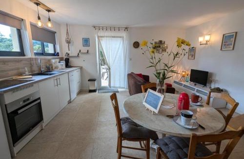 Baignes-Sainte-Radegonde House | Gîte avec piscine chauffée, jardin clos et WiFi à Baignes - FR-1-653-264
