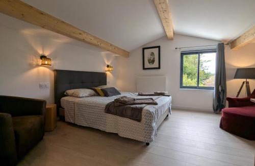Baignes-Sainte-Radegonde House | Gîte avec piscine chauffée, jardin clos et WiFi à Baignes - FR-1-653-264