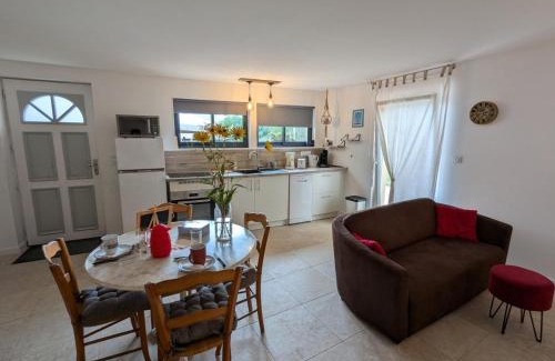 Baignes-Sainte-Radegonde House | Gîte avec piscine chauffée, jardin clos et WiFi à Baignes - FR-1-653-264