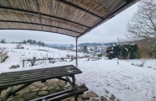 Les Salles House | Gîte avec cheminée, jardin et wifi aux Salles - FR-1-496-61