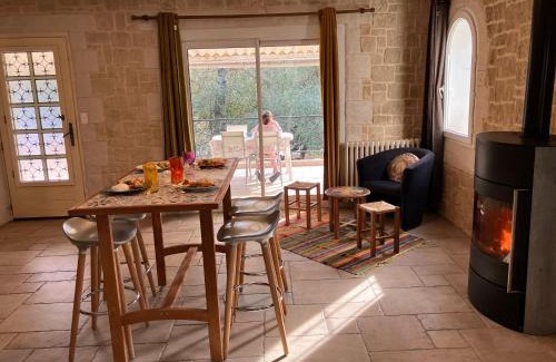 Ladern-sur-Lauquet Apartment | Gîte avec jacuzzi, et accès privé à la rivière