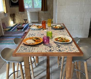 Ladern-sur-Lauquet Apartment | Gîte avec jacuzzi, et accès privé à la rivière