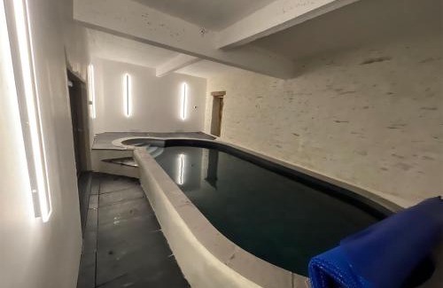Challain-la-Potherie House | Gîte avec piscine intérieur, Le Repère de Choiseau