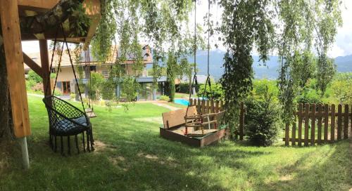Barberaz House | Gîte avec piscine chauffée & aires de jeux pour enfants