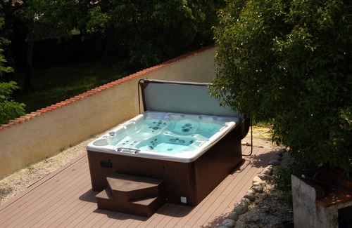 Ruoms Apartment | Gîte Cécile, Piscine Chauffée et Spa Ardèche