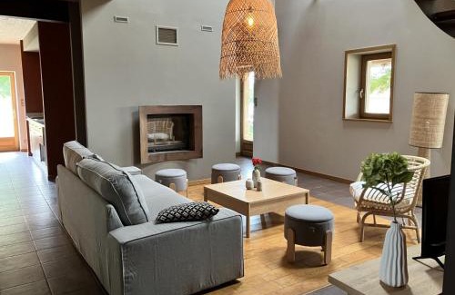 Montbeugny House | Gîte Cerf Ailé à Montbeugny, 14 pers, Animaux admis, Wifi - FR-1-489-593