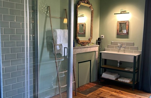 Aubazat Bed & Breakfast | Gîte, Chambres, Table D'hôtes. Sauna, Jacuzzi, Piscine Chauffée, Bain Nordique