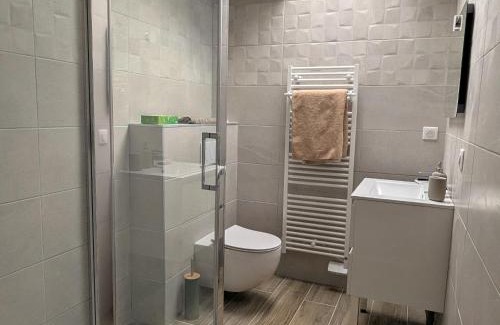 Chenevieres House | Gîte Chenevières - Village paisible avec parking privé - FR-1-584-384