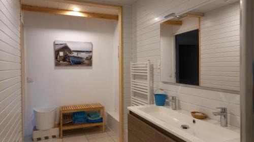 Cholet Apartment | Gîte Chez Gwen et Flo avec Jardin