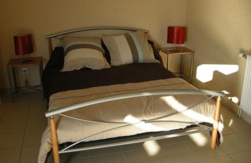 Vouecourt House | Gîte Confortable avec Terrasse et Jardin Clôturé - FR-1-611A-10
