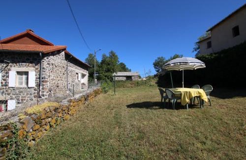 Lantriac House | Gîte confortable en hameau calme près du Puy en Velay – 2 chambres, équipement bébé, terrain fermé - FR-1-582-141