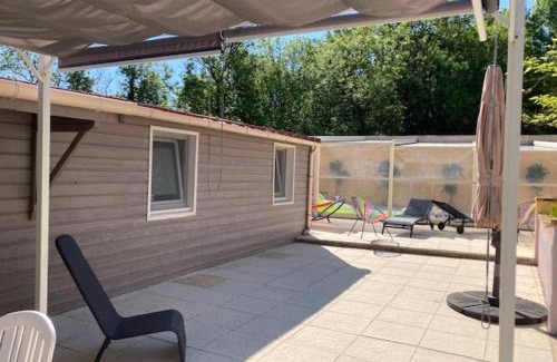 Saint-Jean-de-Boiseau Apartment | Gîte COQUELICOT F2 avec piscine et SPA