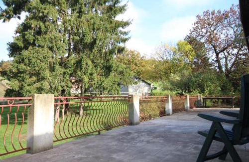 Radon House | Gîte cosy avec accès à un camping, étang, VTT, et proche de randonnées et d'Alençon, animaux acceptés - FR-1-497-111