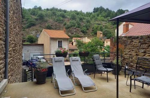 Auzon House | Gîte cosy avec jeux et terrasse à Auzon - FR-1-582-338