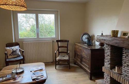 Besson House | Gîte cosy avec terrasse et WiFi - 2 ch, 4 pers à Besson - FR-1-489-355