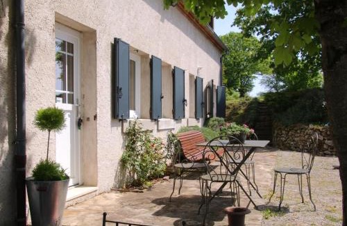 Besson House | Gîte cosy avec terrasse et WiFi - 2 ch, 4 pers à Besson - FR-1-489-355