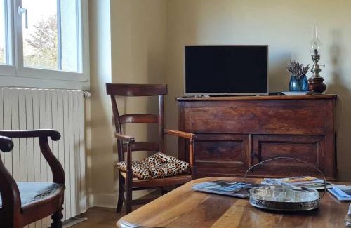 Besson House | Gîte cosy avec terrasse et WiFi - 2 ch, 4 pers à Besson - FR-1-489-355