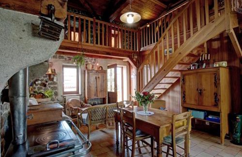 Essertines-en-Chatelneuf House | Gîte cosy et lumineux avec fourneau, terrasse, parking, proche de Montbrison, accepté animaux - FR-1-496-16