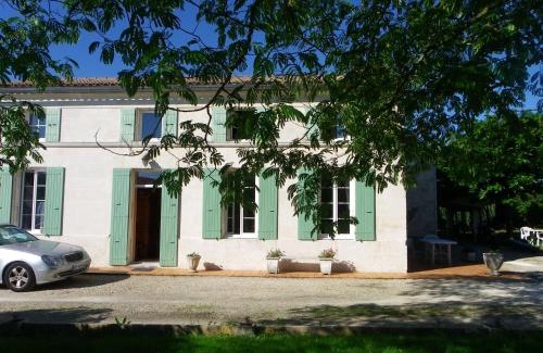 Gemozac House | Gîte cosy, sur jardin, terrasse privée, parking au calme en rdc