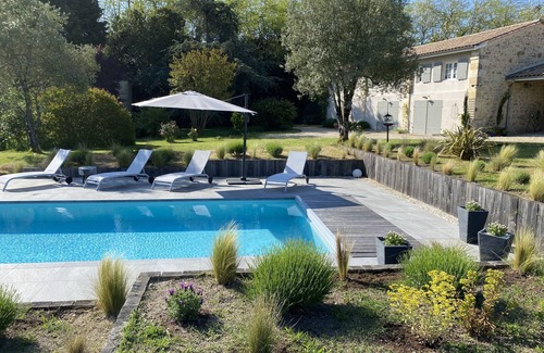 Saint-Christoly-Medoc Cottage | Gîte de Charme en Médoc à Proximité des Plages-grande Piscine au sel