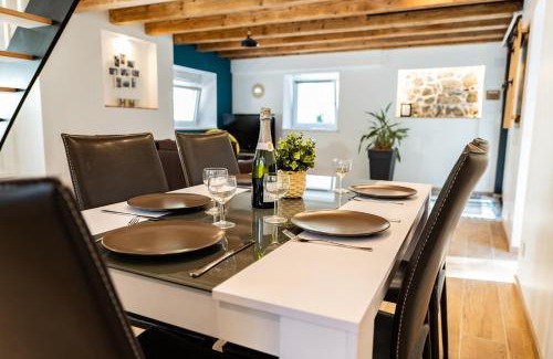 Rimbach-pres-Guebwiller House | Gîte de charme refait à neuf, à Rimbach en Alsace.