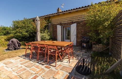 Beauvais-sur-Tescou Cottage | Gîte de Charme Avec vue et Piscine