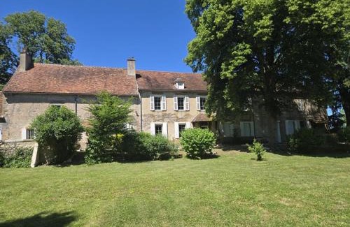 Souvigny House | Gîte de charme à Souvigny avec jardin et animaux acceptés - FR-1-489-583