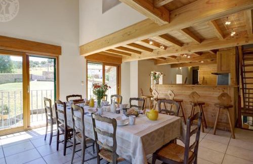 Croizet-sur-Gand House | Gîte de charme avec piscine privative, terrasse, jardin, proche rivière - animaux acceptés - FR-1-496-25
