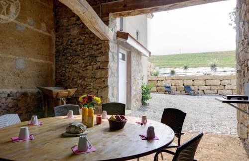 Panissieres House | Gîte de charme avec grand jardin, proche St-Etienne et Lyon, tout confort, ferme visitable - FR-1-496-215