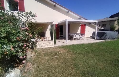Candresse House | Gîte de Famille avec Jacuzzi, location longue ok