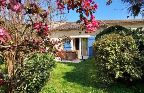 Civrac-de-Blaye House | Gîte de Fenouil - Le Cocon, 2 pers, dans parc avec piscine - 3 étoiles