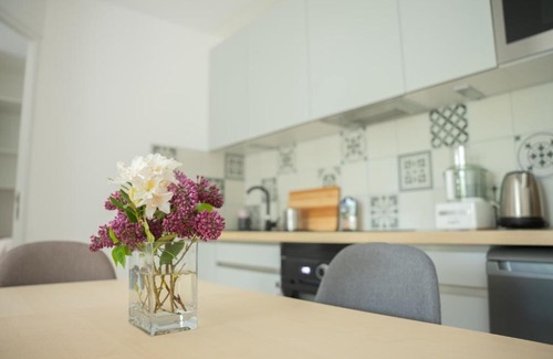 Carquefou Apartment | Gîte de Florigny avec parking souterrain et terrasse