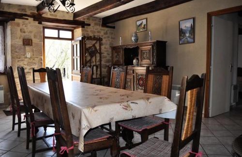 Marcillac-la-Croisille Apartment | Gîte de France à Marcillac la Croisille 3 épis - Gîte de France 8 personnes MAE-6424