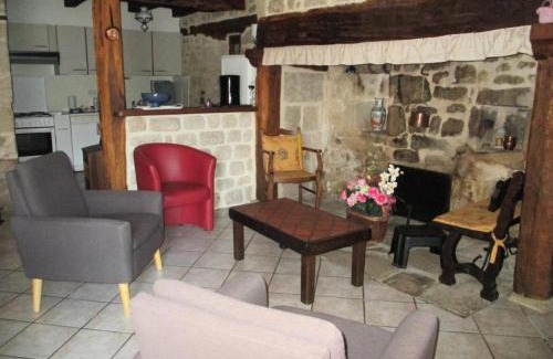 Marcillac-la-Croisille Apartment | Gîte de France à Marcillac la Croisille 3 épis - Gîte de France 8 personnes MAE-6424