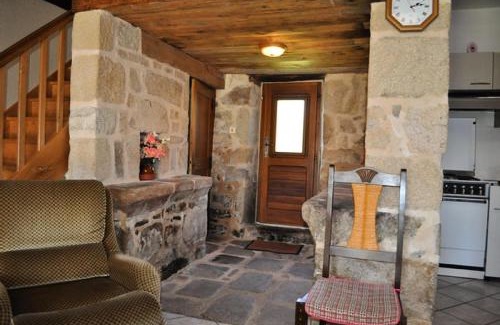 Marcillac-la-Croisille Apartment | Gîte de France à Marcillac la Croisille 3 épis - Gîte de France 8 personnes MAE-6424